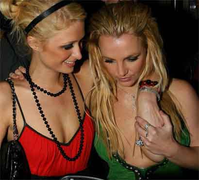 Paris Hilton grabs Britney Spears' breast