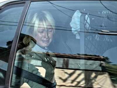 Paris Hilton order back to jail