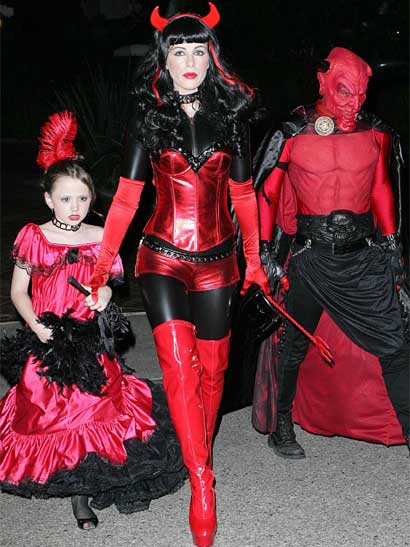 Kate Beckinsale devilishly